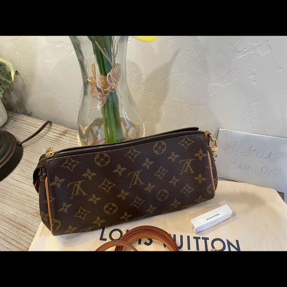 Louis Vuitton Eva - Picture 2 of 13
